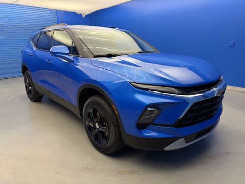 Used 2024 Chevrolet Blazer LT w/ Convenience Package FWD image 2