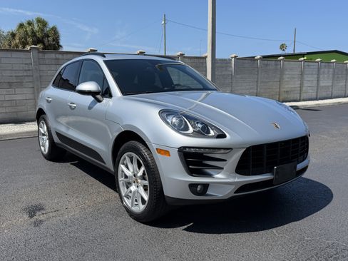 Certified 2018 Porsche Macan AWD/4WD image 8