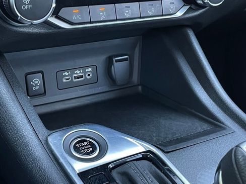 Used 2025 Nissan Sentra SV FWD image 19