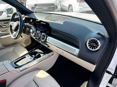 Used 2025 Mercedes-Benz GLB 250 image 34