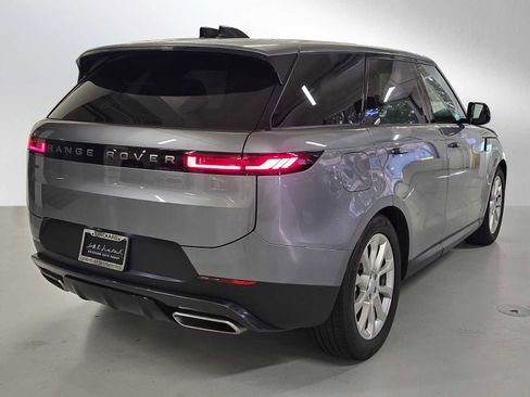 Used 2025 Land Rover Range Rover Sport image 3