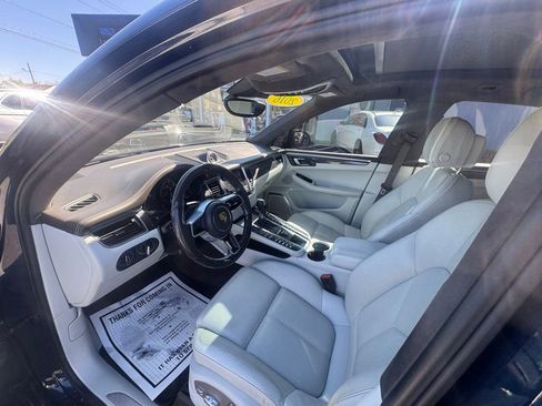 Used 2016 Porsche Macan Turbo AWD/4WD image 27