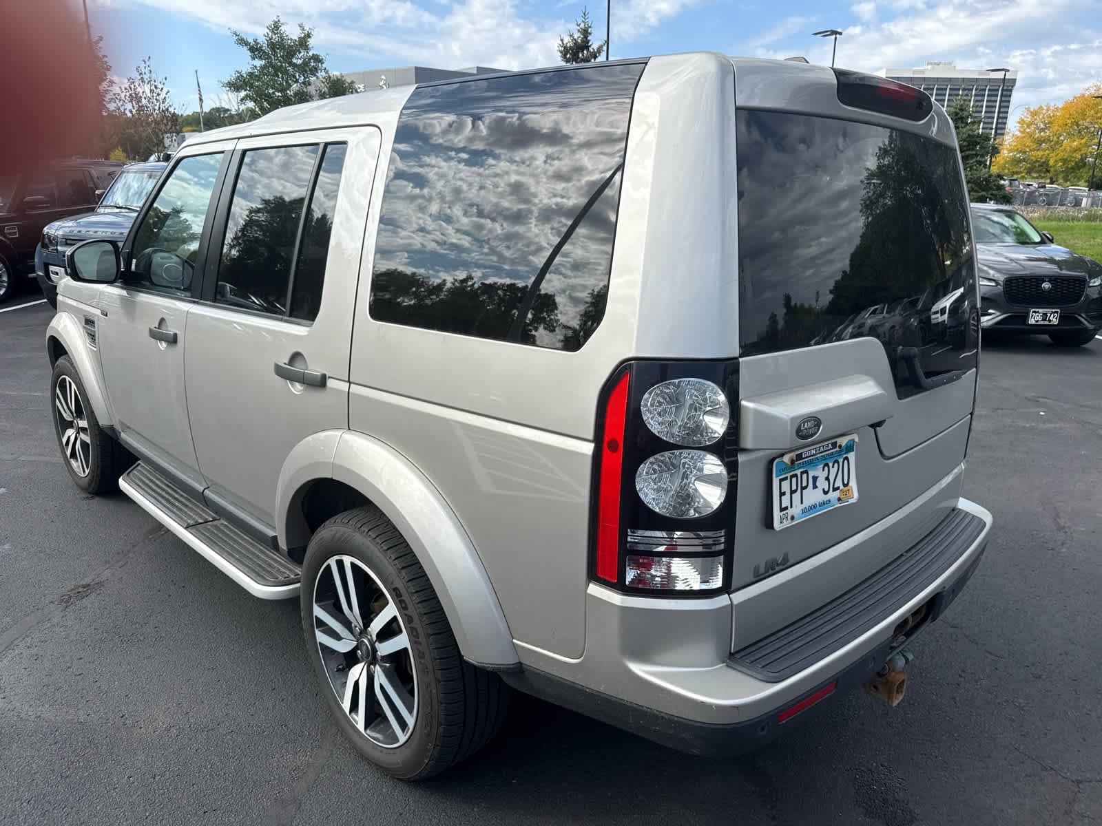 Used 2016 Land Rover LR4 AWD/4WD image 3