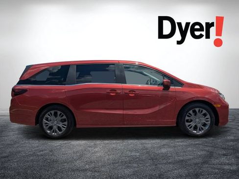 Used 2025 Honda Odyssey Touring image 2