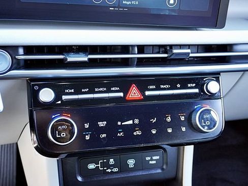 Certified 2025 Hyundai Tucson Limited AWD/4WD image 31