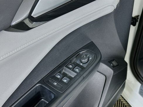 Used 2022 Volkswagen Taos SEL w/ Panoramic Sunroof Package FWD image 15