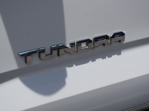 Used 2022 Toyota Tundra Limited w/ Power Package RWD image 10