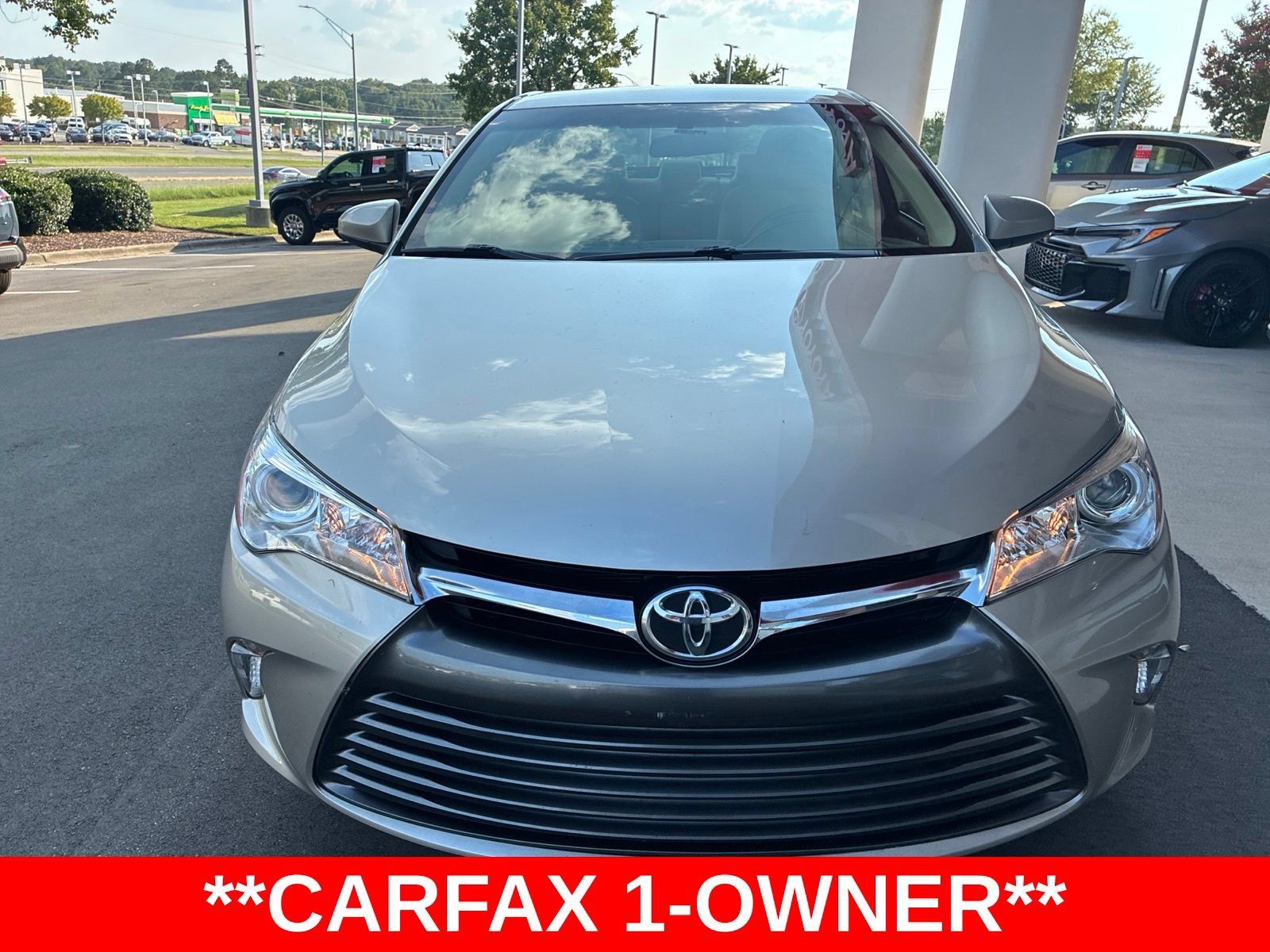 Used 2017 Toyota Camry LE FWD image 1