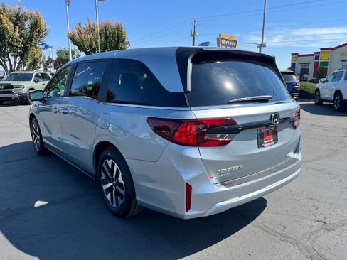 New 2026 Honda Odyssey EX-L image 5