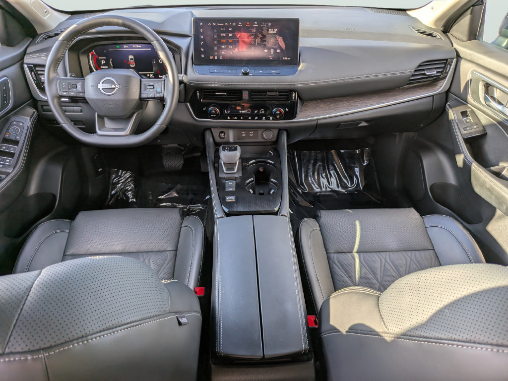 Used 2025 Nissan Rogue Platinum FWD image 13