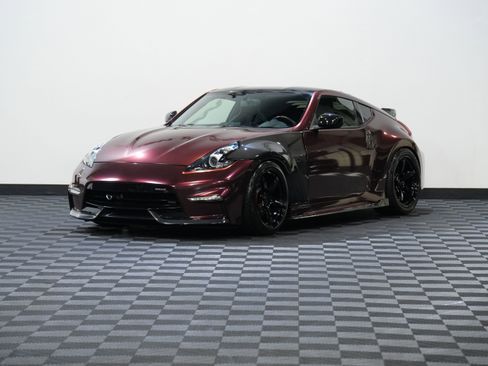 Used 2018 Nissan 370Z NISMO RWD image 3
