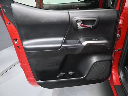 Used 2019 Toyota Tacoma Limited AWD/4WD image 29
