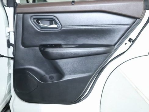 Used 2023 Nissan Rogue SV w/ SV Premium B Package AWD/4WD image 35