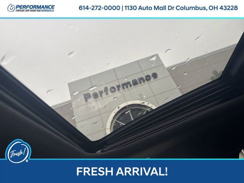 Used 2024 Chrysler Pacifica Premium image 25