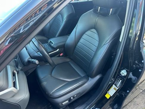 Used 2021 Toyota Highlander XLE AWD/4WD image 9
