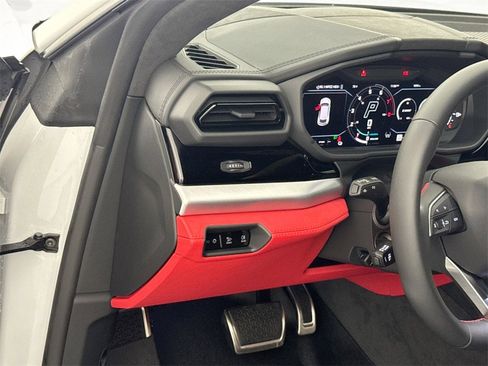 Used 2025 Lamborghini Urus SE image 10