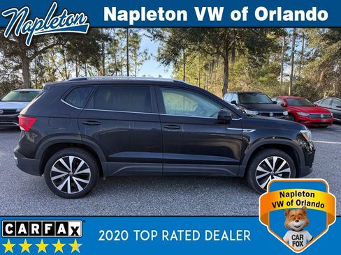 Used 2024 Volkswagen Taos SE image 9