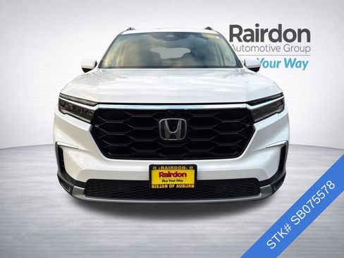 Used 2025 Honda Pilot Elite image 2