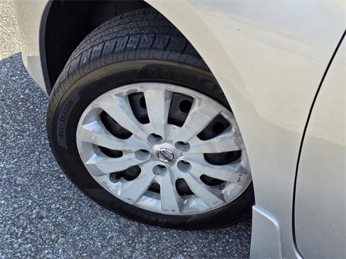 Used 2015 Nissan Sentra S image 27