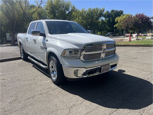 Used 2014 RAM 1500 Laramie w/ Convenience Group AWD/4WD image 3
