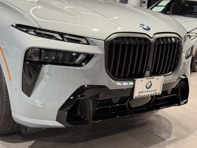 Used 2026 BMW X7 xDrive40i w/ M Sport Package AWD/4WD image 8