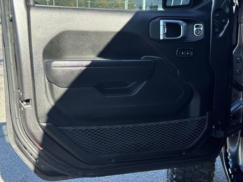 Used 2022 Jeep Gladiator Sport image 14