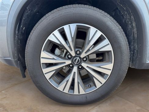 Used 2023 Nissan Rogue SV image 14