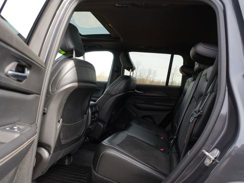 Used 2024 Jeep Grand Cherokee Altitude image 16