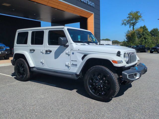 Used 2024 Jeep Wrangler Unlimited Sahara w/ Technology Group AWD/4WD image 2
