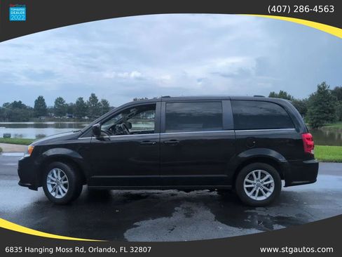 Used 2020 Dodge Grand Caravan SXT FWD image 2