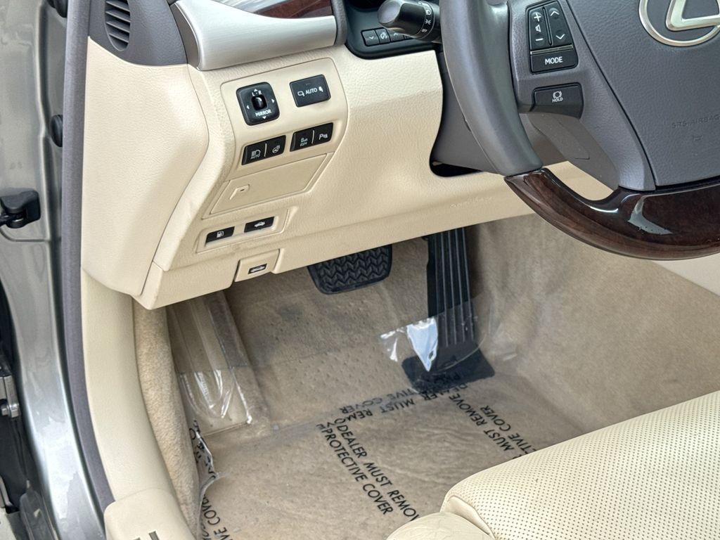 Used 2017 Lexus LS 460 w/ Comfort Package RWD image 17