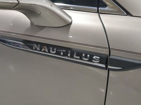 Used 2019 Lincoln Nautilus Select AWD/4WD image 6
