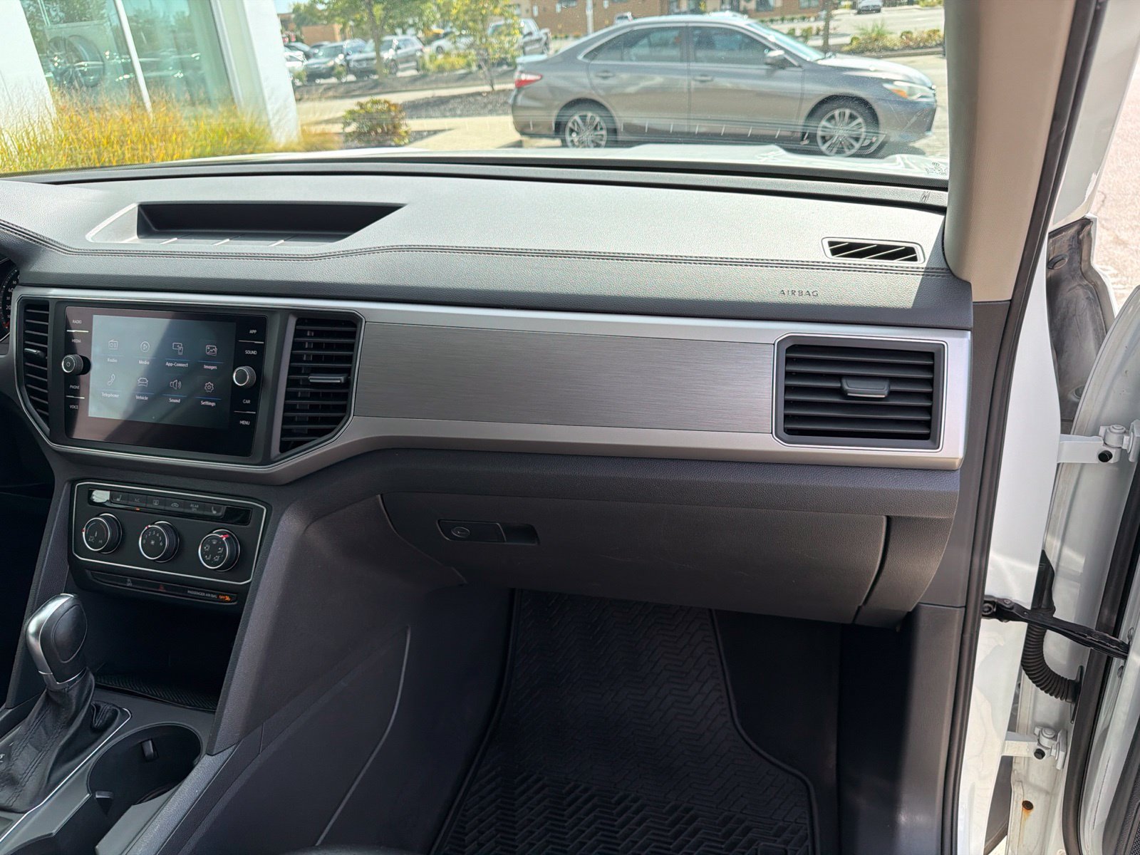 Used 2018 Volkswagen Atlas SE FWD image 61