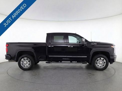 Used 2024 Chevrolet Silverado 3500 High Country w/ High Country Premium Package image 2