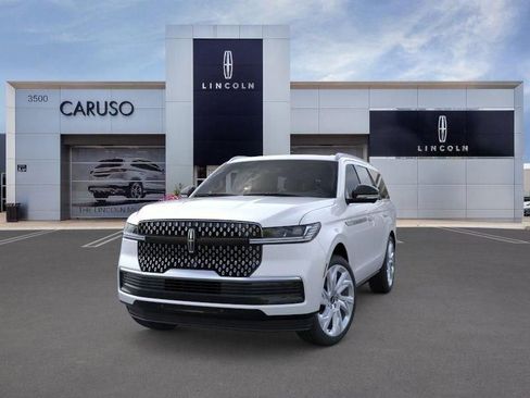 New 2025 Lincoln Navigator Reserve AWD/4WD image 2