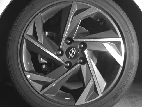 Used 2025 Hyundai Elantra Limited image 12