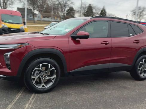 Used 2024 Chevrolet Trax LT w/ Driver Confidence Package image 6