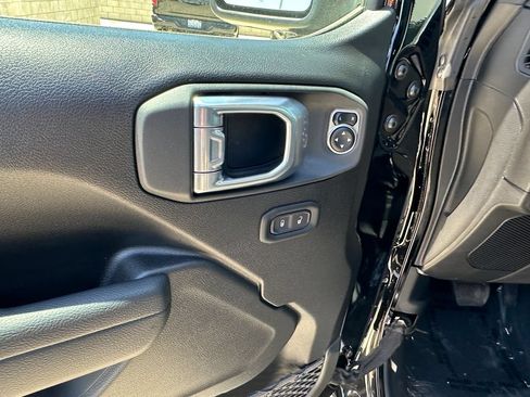 New 2026 Jeep Gladiator Sport AWD/4WD image 17