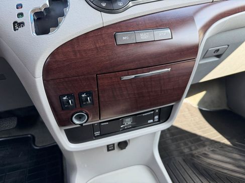 Used 2014 Toyota Sienna XLE w/ Entertainment Package FWD image 12