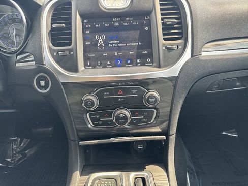 Used 2018 Chrysler 300 Touring image 24