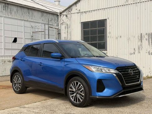 Used 2021 Nissan Kicks SV FWD image 2