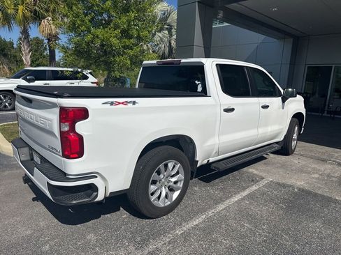 Used 2020 Chevrolet Silverado 1500 Custom w/ Custom Value Package AWD/4WD image 3