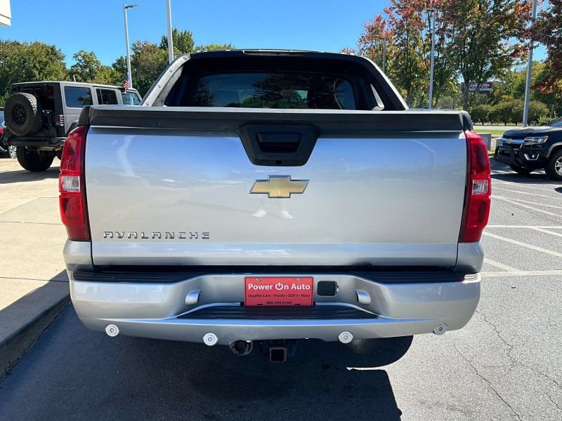 Used 2012 Chevrolet Avalanche LT AWD/4WD image 6
