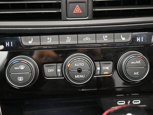 Used 2024 Volkswagen Jetta GLI Autobahn image 14