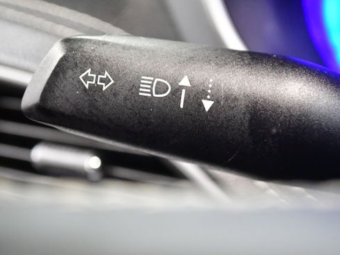 Used 2023 Chrysler Pacifica Touring FWD image 20