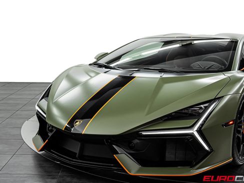Used 2025 Lamborghini Revuelto AWD/4WD image 14