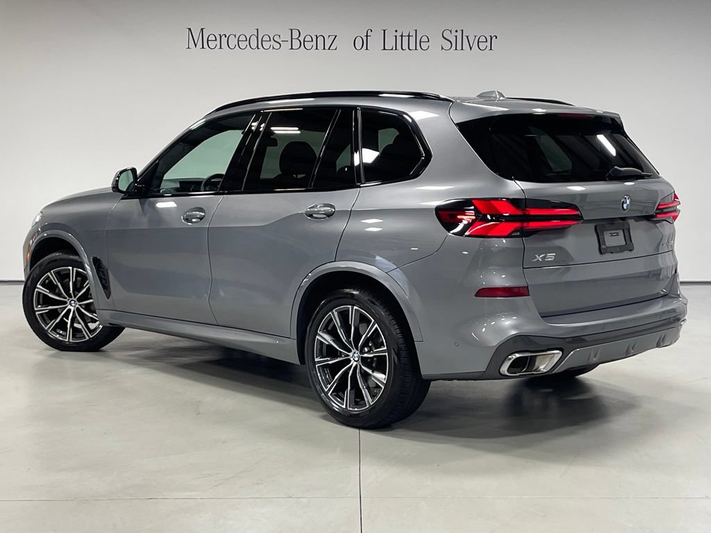Used 2024 BMW X5 xDrive40i w/ M Sport Package AWD/4WD image 3