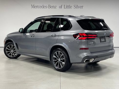 Used 2024 BMW X5 xDrive40i w/ M Sport Package AWD/4WD image 3