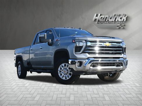 Used 2024 Chevrolet Silverado 2500 LTZ w/ LTZ Convenience Package image 2