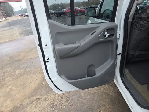 Used 2016 Nissan Frontier Desert Runner image 36
